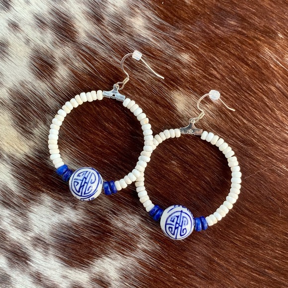 🌾 Artisan Beaded Chinoiserie Earrings - Picture 2 of 4